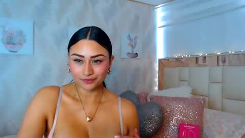 Snapshot of nathalierose_1 chatting on 06/24/26, 04:17 Nathalie Rose online show from 06/24/26, 04:17