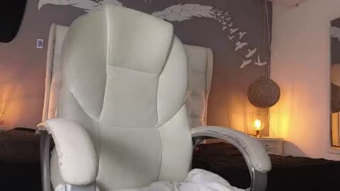 Snapshot of nathaly_blue chatting on 12/17/24, 10:32 nathaly_blue online show from 12/17/24, 10:32