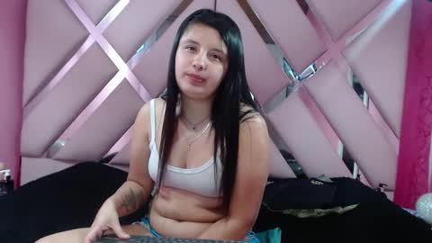 Snapshot of nathaly_low chatting on 01/03/25, 06:01 nathaly low online show from 01/03/25, 06:01