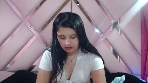 Snapshot of nathaly_low chatting on 01/21/25, 10:08 nathaly low online show from 01/21/25, 10:08