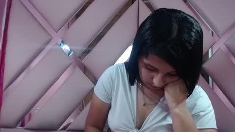 Snapshot of nathaly_low chatting on 01/30/25, 10:40 nathaly low online show from 01/30/25, 10:40