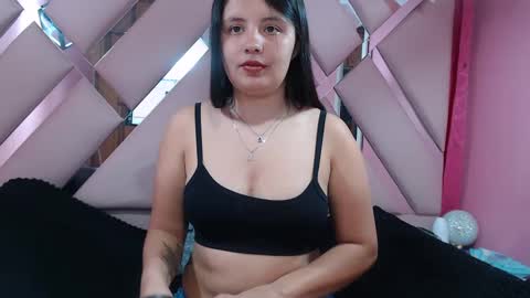 Snapshot of nathaly_sweet23 chatting on 12/20/24, 03:36 Nathaly sweet online show from 12/20/24, 03:36