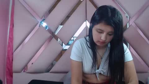 Snapshot of nathaly_sweet23 chatting on 02/19/25, 06:00 Nathaly sweet online show from 02/19/25, 06:00