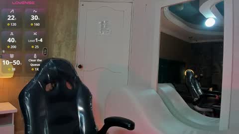 Snapshot of nathalyleen chatting on 11/02/25, 08:33 online show from 11/02/25, 08:33