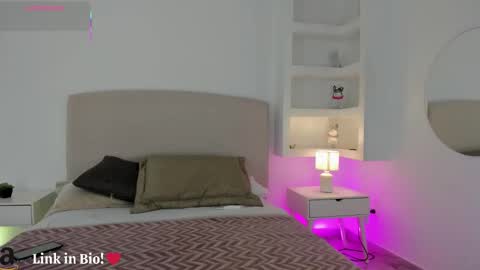 Snapshot of nathalyn05 chatting on 11/15/25, 10:34 NATHALY online show from 11/15/25, 10:34