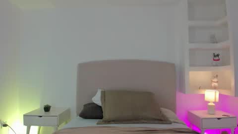 Snapshot of nathalyn05 chatting on 11/20/25, 10:37 NATHALY online show from 11/20/25, 10:37