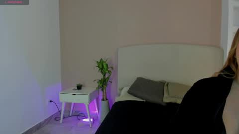 NATHALY  online show from 04/18/26, 10:41