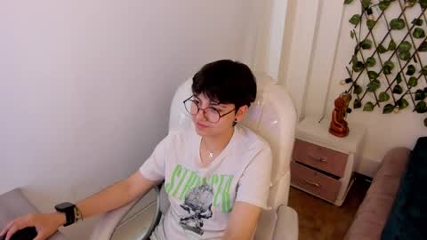 Snapshot of nathalyy_ds chatting on 11/24/25, 07:57 nathalyy_ds online show from 11/24/25, 07:57