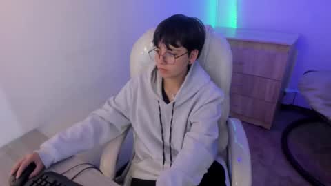 Snapshot of nathalyy_ds chatting on 11/28/25, 01:03 nathalyy_ds online show from 11/28/25, 01:03