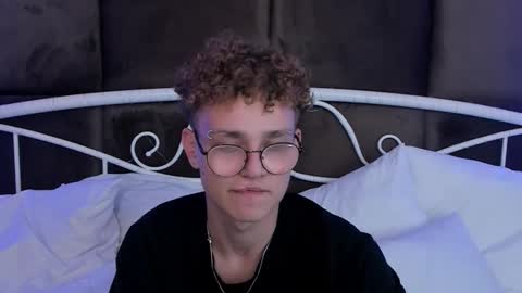 Snapshot of nathan_curl chatting on 10/06/25, 03:53 Nathan online show from 10/06/25, 03:53