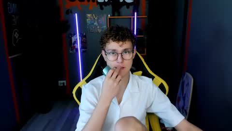 Snapshot of nathan_curl chatting on 11/14/25, 05:39 Nathan online show from 11/14/25, 05:39