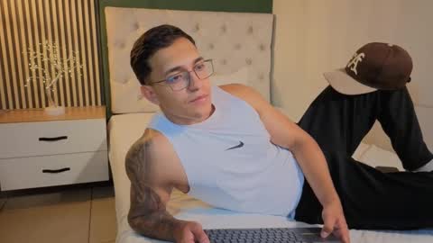 Snapshot of nathan_gross chatting on 09/23/25, 04:04 nathan_gross online show from 09/23/25, 04:04