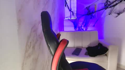 Snapshot of nathan_shimmer chatting on 10/30/25, 01:01 nathan_shimmer online show from 10/30/25, 01:01