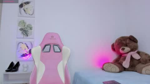 Snapshot of nathy_rosales chatting on 11/21/25, 06:12 nathy_rosales online show from 11/21/25, 06:12