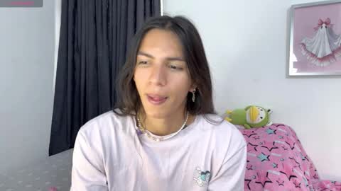 Snapshot of nati_sm chatting on 12/15/25, 03:38 Nati online show from 12/15/25, 03:38