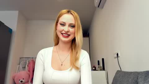 Mia online show from 04/30/26, 01:50