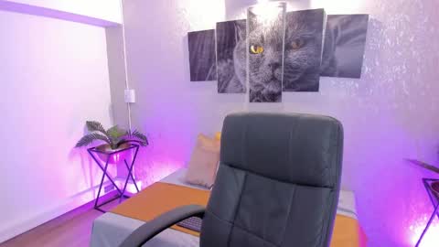 Natalia online show from 11/12/25, 04:57