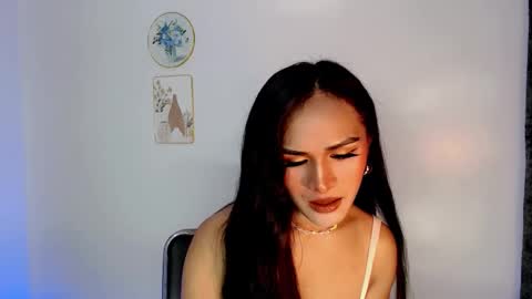 Snapshot of nattayah chatting on 02/04/26, 10:43 Nathalie smith online show from 02/04/26, 10:43