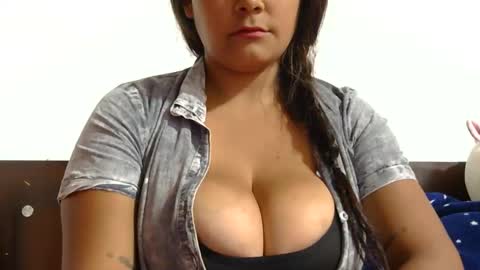 Snapshot of natty_01 chatting on 05/27/26, 03:47 natalia online show from 05/27/26, 03:47