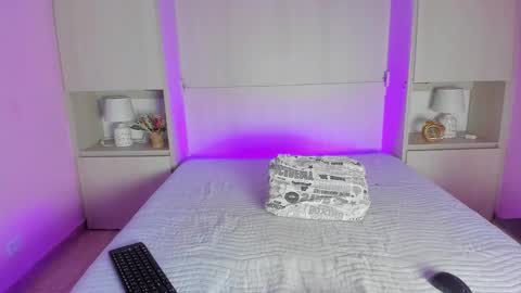 Snapshot of nattysnow chatting on 11/28/25, 08:11 NATALIA online show from 11/28/25, 08:11