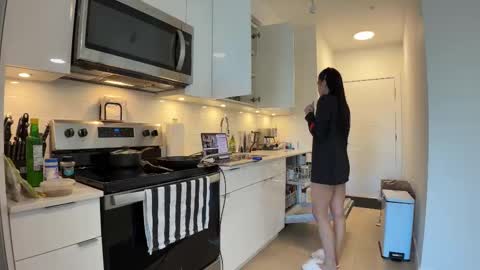 NATTY FIERROS online show from 09/22/25, 09:50