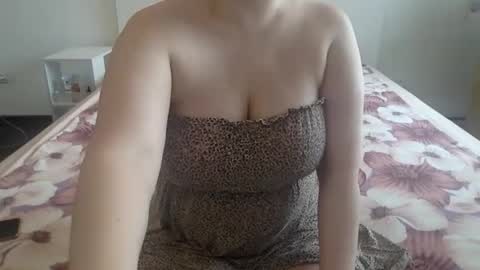 Snapshot of natural_beauty201 chatting on 05/10/26, 12:32 Penelopa369 online show from 05/10/26, 12:32