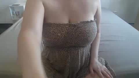 Snapshot of natural_beauty201 chatting on 06/05/26, 12:33 Penelopa369 online show from 06/05/26, 12:33