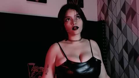Snapshot of naturaltitss_ chatting on 09/25/25, 07:50 Gwen online show from 09/25/25, 07:50