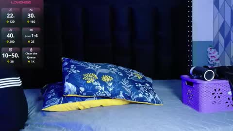 Gwen  online show from 12/03/25, 07:12