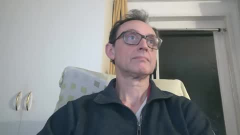 naturista25 online show from 12/17/25, 09:32