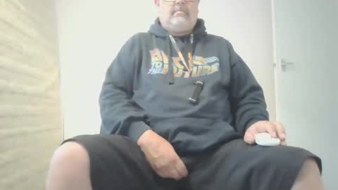 Snapshot of naturistmale45 chatting on 09/11/25, 10:48 naturistmale45 online show from 09/11/25, 10:48