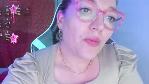 Snapshot of naty__mature_ chatting on 01/12/25, 04:10 Nataly online show from 01/12/25, 04:10