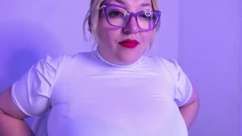 Snapshot of naty__mature_ chatting on 10/04/25, 02:42 Nataly online show from 10/04/25, 02:42