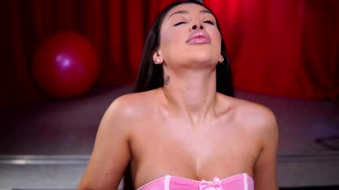 Snapshot of natydesiree chatting on 01/23/25, 07:51 Naty online show from 01/23/25, 07:51