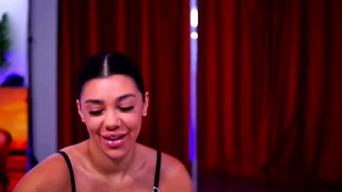 Snapshot of natydesiree chatting on 12/05/25, 04:43 Naty online show from 12/05/25, 04:43