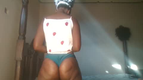 naughtiecouple_ online show from 10/21/25, 04:57