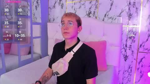 Christopher  Chris online show from 11/25/25, 01:22