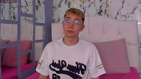 Christopher  Chris online show from 11/29/25, 01:25