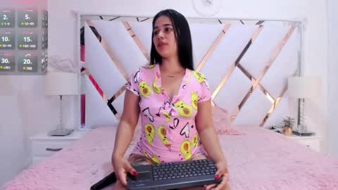 Snapshot of naughty__sara chatting on 03/04/25, 11:51 SARA online show from 03/04/25, 11:51