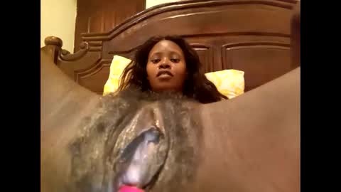 Snapshot of naughty_babe000 chatting on 01/24/25, 09:39 alisha online show from 01/24/25, 09:39