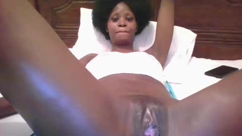 Snapshot of naughty_babe000 chatting on 02/20/25, 03:34 alisha online show from 02/20/25, 03:34