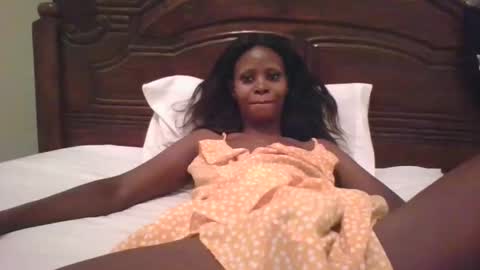 Snapshot of naughty_babe000 chatting on 09/16/25, 05:14 alisha online show from 09/16/25, 05:14