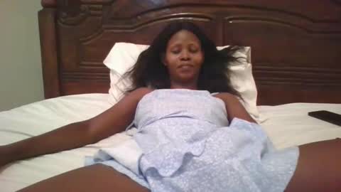 Snapshot of naughty_babe000 chatting on 09/19/25, 04:25 alisha online show from 09/19/25, 04:25