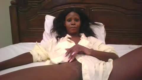 Snapshot of naughty_babe000 chatting on 10/17/25, 03:42 alisha online show from 10/17/25, 03:42