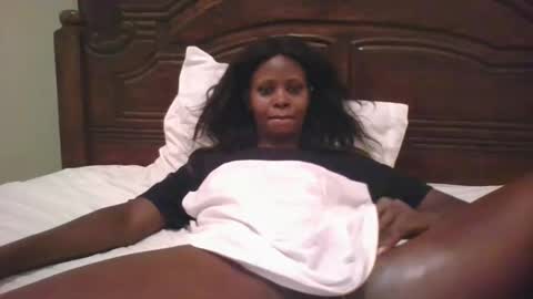 Snapshot of naughty_babe000 chatting on 10/17/25, 04:20 alisha online show from 10/17/25, 04:20