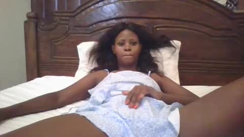 Snapshot of naughty_babe000 chatting on 11/07/25, 10:48 alisha online show from 11/07/25, 10:48