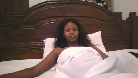 Snapshot of naughty_babe000 chatting on 11/15/25, 06:33 alisha online show from 11/15/25, 06:33