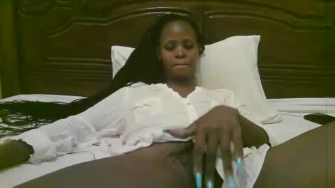 Snapshot of naughty_babe000 chatting on 12/13/25, 07:53 alisha online show from 12/13/25, 07:53