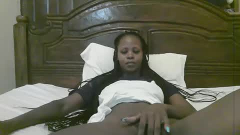 Snapshot of naughty_babe000 chatting on 12/15/25, 07:12 alisha online show from 12/15/25, 07:12