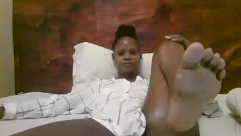 Snapshot of naughty_babe000 chatting on 06/17/26, 04:15 alisha online show from 06/17/26, 04:15